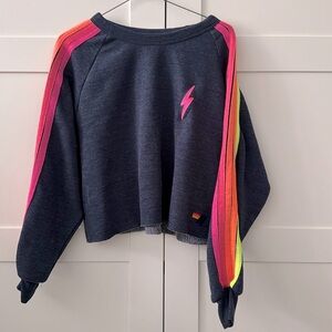 BOLT EMBROIDERY CLASSIC CROPPED CREW SWEATSHIRT - HEATHER NAVY // NEON STRIPES